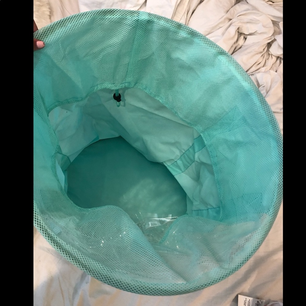 Laundry hamper